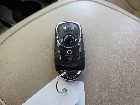 Used 2020 Buick Enclave Essence FWD image 9