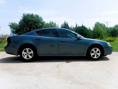 Used 2006 Pontiac Grand Prix w/ Premium Package FWD image 4