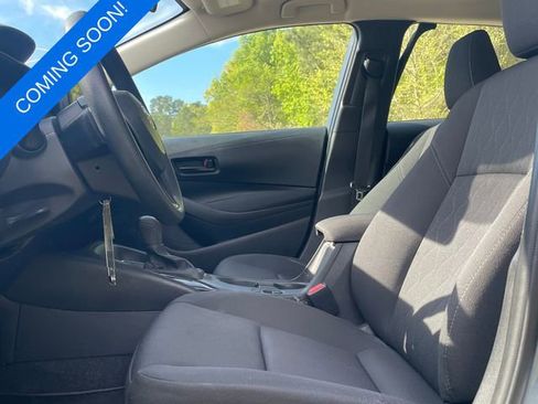 Used 2025 Toyota Corolla LE image 3