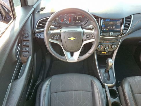 Used 2022 Chevrolet Trax LT w/ LT Convenience Package image 11