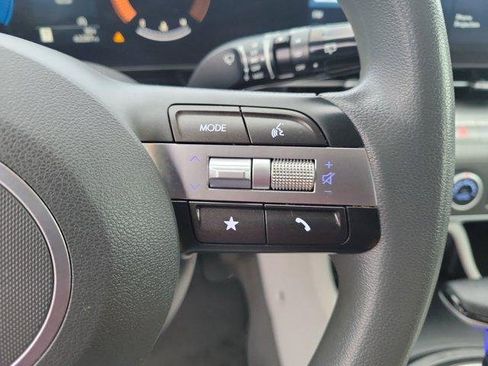 Used 2025 Hyundai Kona SE image 22