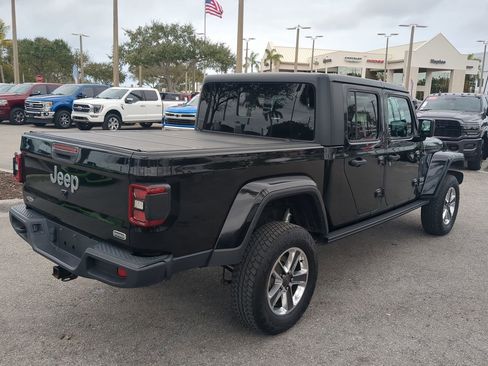 Used 2020 Jeep Gladiator Overland image 5