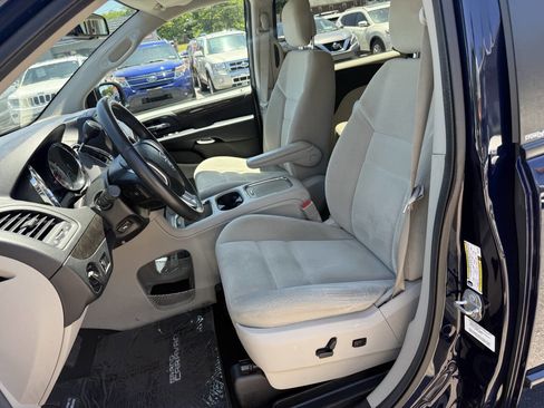 Used 2014 Dodge Grand Caravan SXT w/ UConnect Hands-Free Group FWD image 7