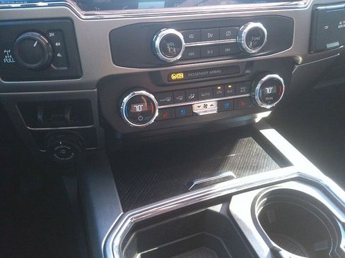 Used 2022 Ford F250 Platinum image 17