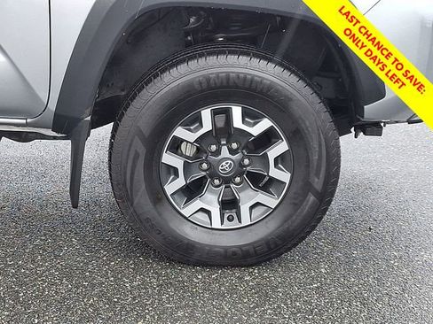 Certified 2023 Toyota Tacoma TRD Off-Road w/ Black Out Package (TMS) AWD/4WD image 10