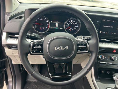 Certified 2024 Kia Carnival LX image 12