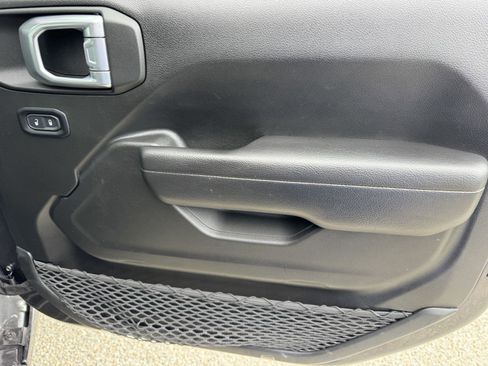 Used 2022 Jeep Wrangler Sport AWD/4WD image 9