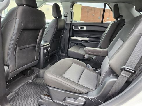 Used 2022 Ford Explorer XLT image 16