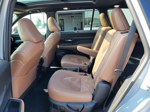 Used 2026 Toyota Grand Highlander AWD Hybrid image 12
