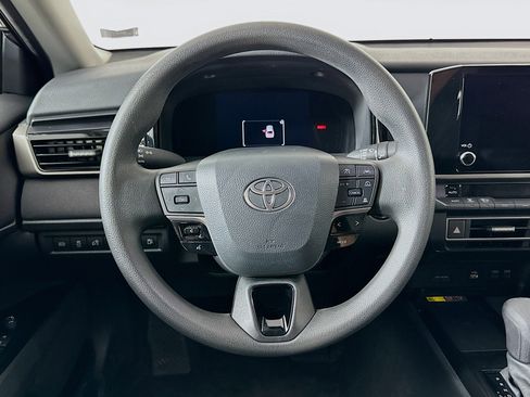 Used 2025 Toyota Camry LE image 18