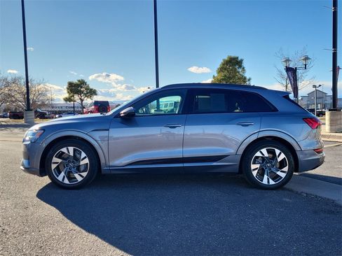Used 2022 Audi e-tron Premium w/ Convenience Plus Package image 7