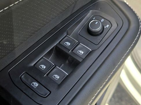 Used 2025 Volkswagen Atlas Cross Sport SE AWD/4WD image 19