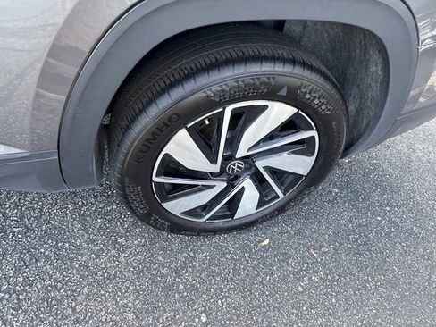 Used 2025 Volkswagen Atlas SE image 11