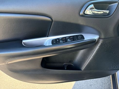 Used 2017 Dodge Journey SXT w/ Comfort/Convenience Group image 10