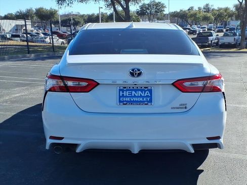 Used 2020 Toyota Camry SE image 12