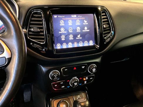 Used 2018 Jeep Compass Limited image 19