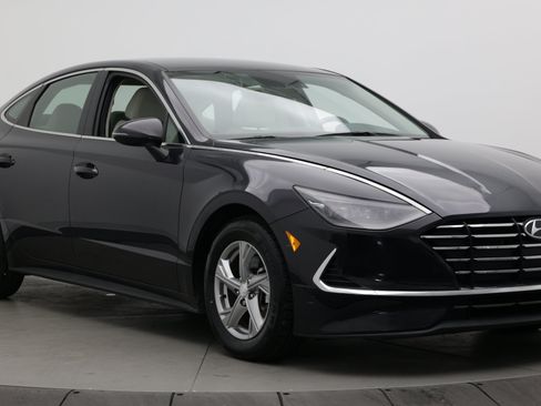 Used 2023 Hyundai Sonata SE FWD image 3