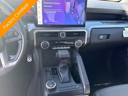 Used 2025 Toyota Tacoma TRD Sport image 12