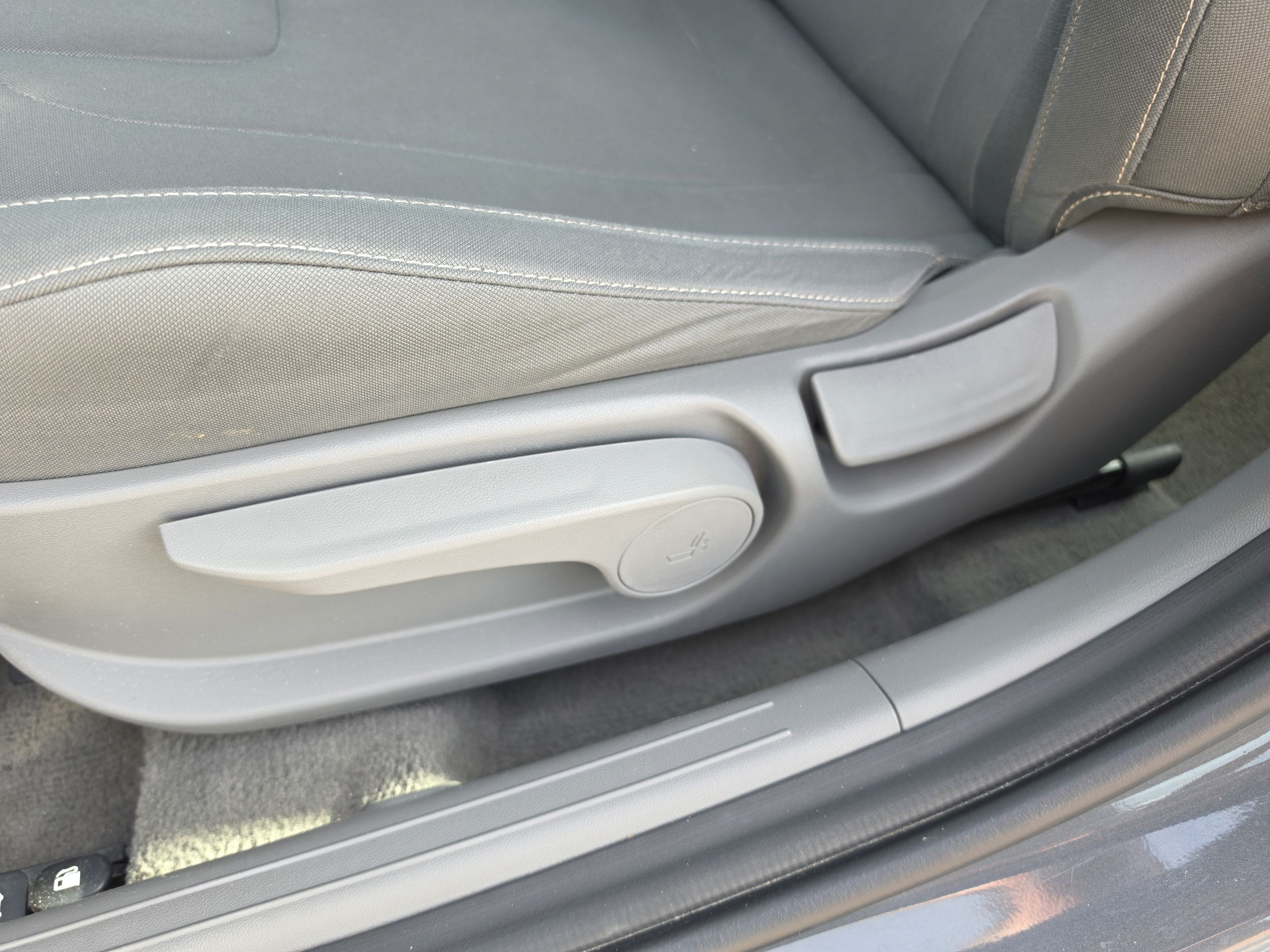 Used 2025 Hyundai Elantra SEL FWD image 24