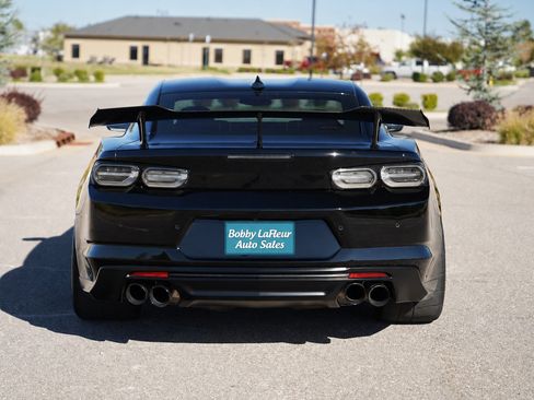 Used 2019 Chevrolet Camaro ZL1 RWD image 6