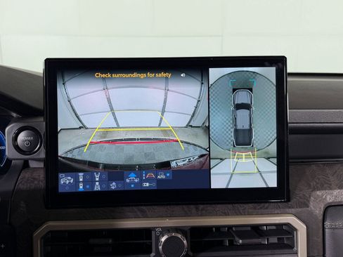 Used 2025 Toyota Tacoma Limited image 24