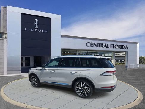 Used 2025 Lincoln Aviator Reserve w/ Equipment Group 201A image 6