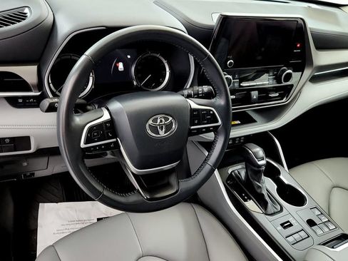 Certified 2024 Toyota Highlander XLE AWD/4WD image 25