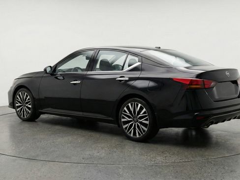 Used 2025 Nissan Altima 2.5 SV FWD image 6