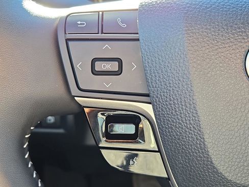 Used 2025 Toyota Camry SE image 20