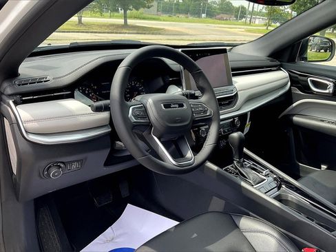 New 2025 Jeep Compass Limited image 6