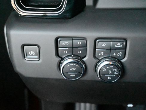 Used 2025 GMC Sierra 2500 AT4 w/ AT4 Preferred Package image 29