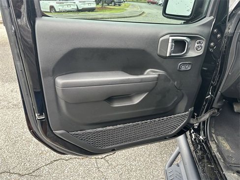 New 2023 Jeep Gladiator Rubicon w/ Cold Weather Group image 10