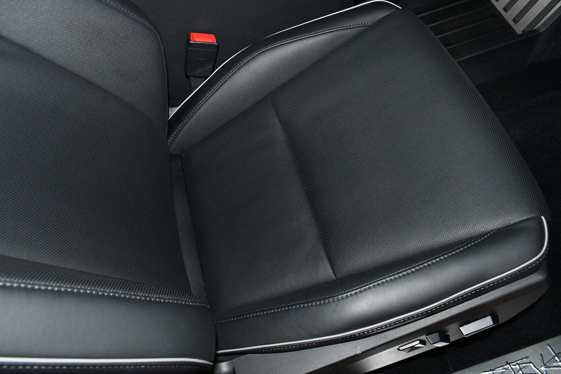 Used 2024 Tesla Cybertruck AWD Crew Cab image 12