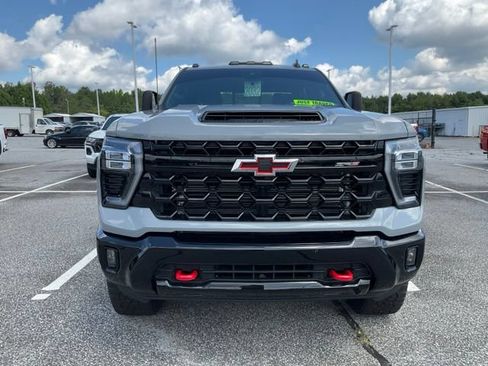Used 2024 Chevrolet Silverado 2500 ZR2 w/ Technology Package AWD/4WD image 2
