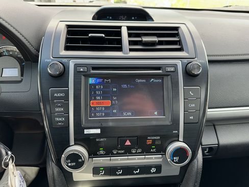 Used 2013 Toyota Camry SE FWD image 9