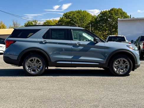 New 2025 Ford Explorer Active w/ Active Comfort Package image 2