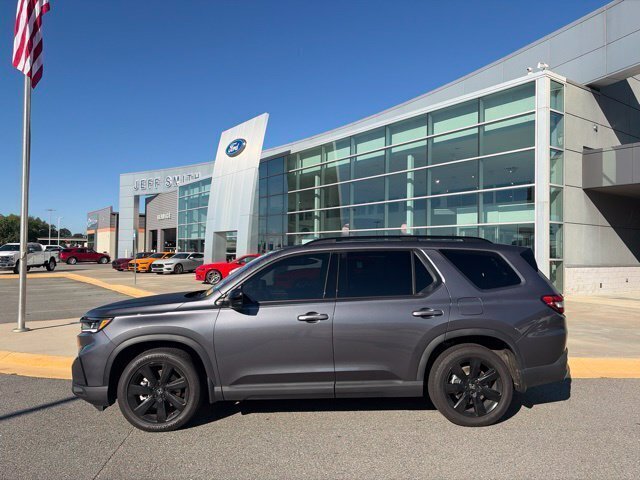 Used 2025 Honda Pilot Black Edition image 2