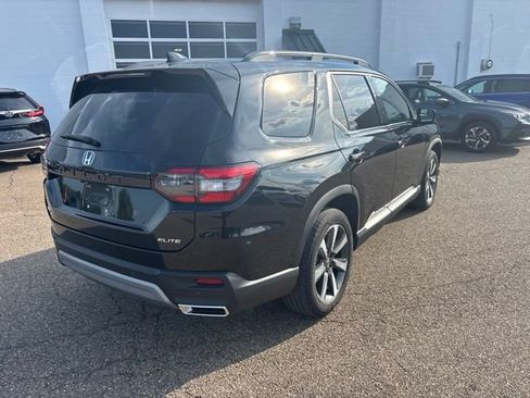Used 2024 Honda Pilot Elite image 3