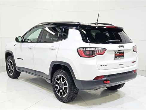 Used 2025 Jeep Compass Trailhawk AWD/4WD image 6