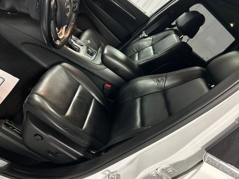Used 2020 Jeep Grand Cherokee Limited AWD/4WD image 10