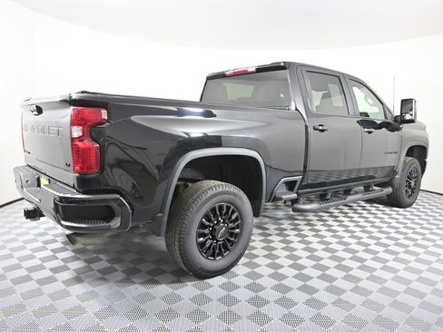 Used 2021 Chevrolet Silverado 2500 LT w/ Midnight Edition AWD/4WD image 7