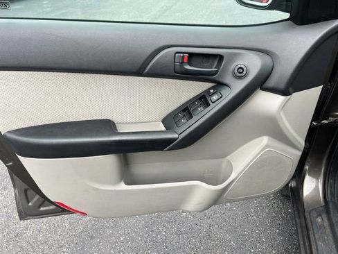 Used 2011 Kia Forte EX FWD image 23