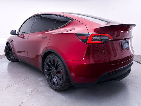 Used 2024 Tesla Model Y Performance image 2