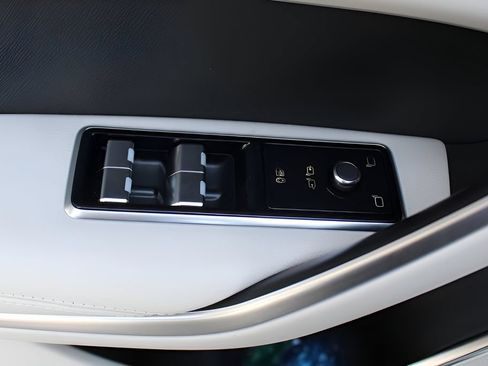 Used 2026 Jaguar F-PACE R-Dynamic S AWD/4WD image 10