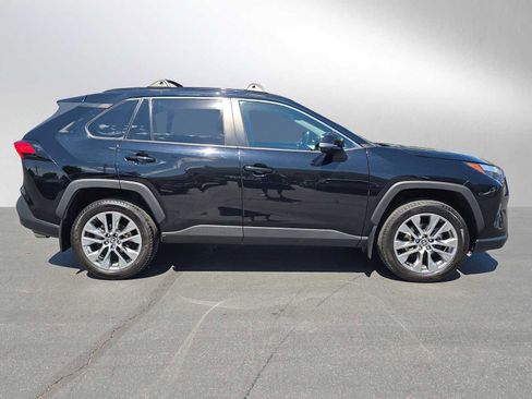 Used 2022 Toyota RAV4 XLE Premium image 15