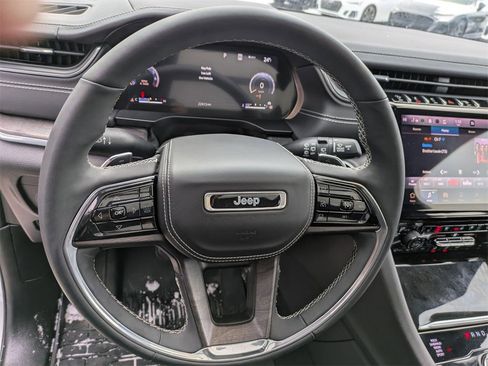 Used 2023 Jeep Grand Cherokee Overland image 17