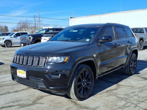Used 2021 Jeep Grand Cherokee Laredo X image 3