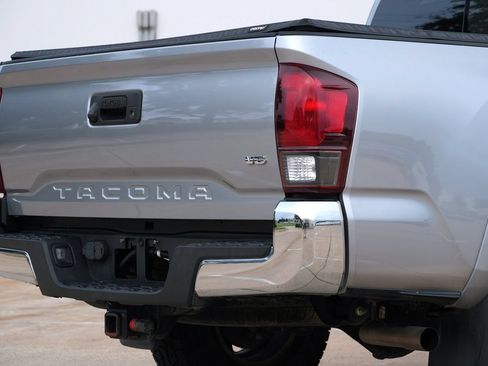 Used 2018 Toyota Tacoma SR5 RWD image 36
