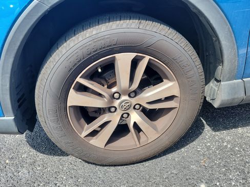 Used 2016 Toyota RAV4 XLE FWD image 5