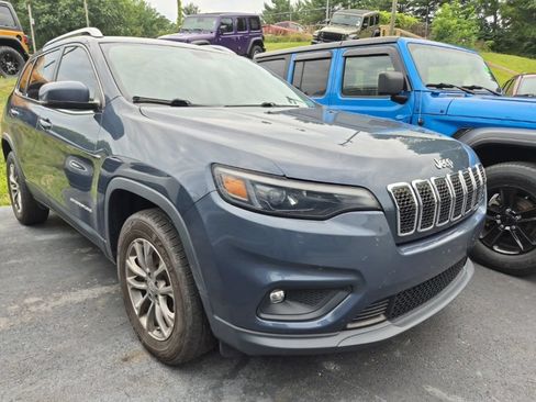 Used 2020 Jeep Cherokee Latitude Plus w/ Cold Weather Group AWD/4WD image 1